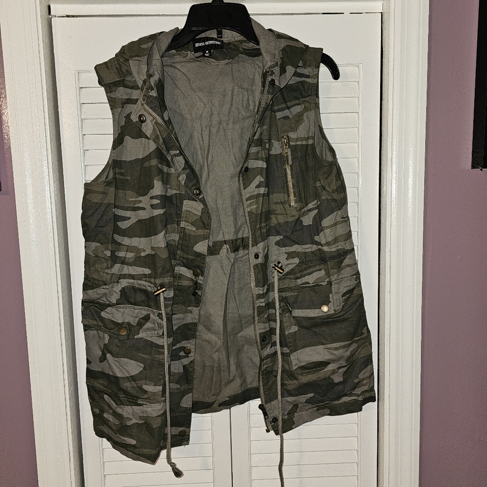 Ladies hooded vest